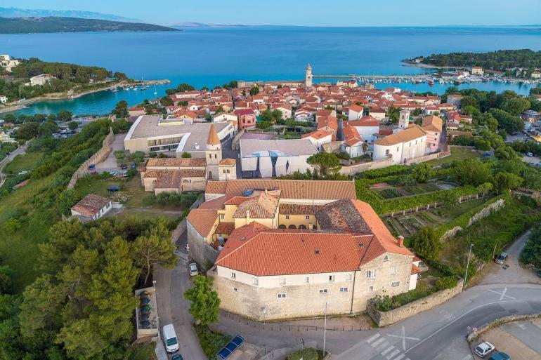 Deluxe Beach Apartments by Traveler Tourist Agency Krk Krk Town Exterior photo