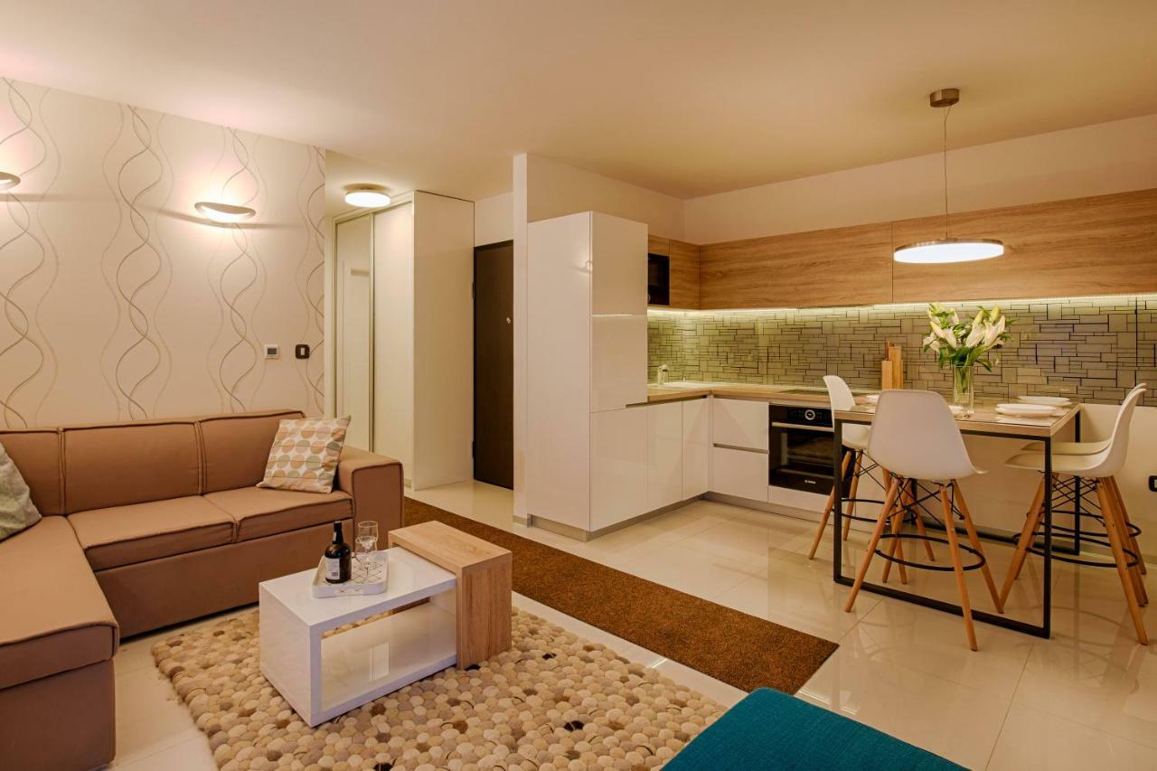 Deluxe Beach Apartments by Traveler Tourist Agency Krk Krk Town Exterior photo