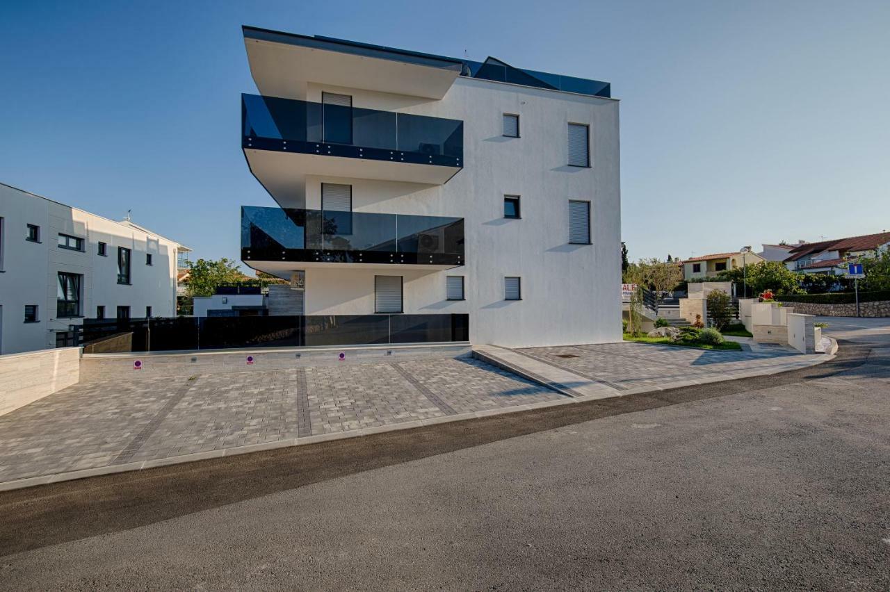 Deluxe Beach Apartments by Traveler Tourist Agency Krk Krk Town Exterior photo
