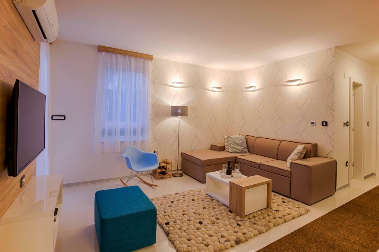 Deluxe Beach Apartments by Traveler Tourist Agency Krk Krk Town Exterior photo