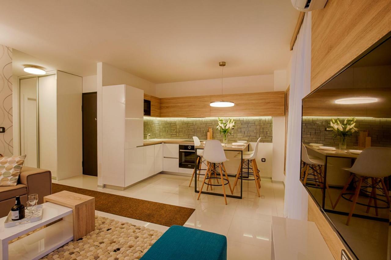Deluxe Beach Apartments by Traveler Tourist Agency Krk Krk Town Exterior photo