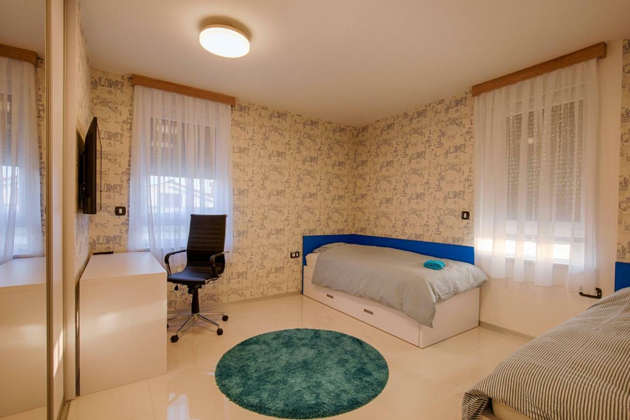 Deluxe Beach Apartments by Traveler Tourist Agency Krk Krk Town Exterior photo