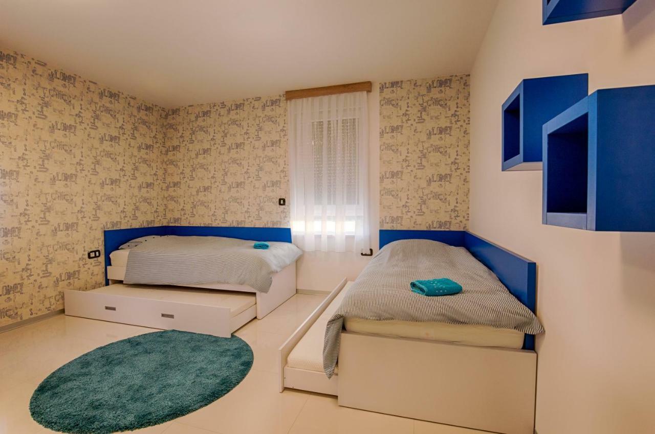 Deluxe Beach Apartments by Traveler Tourist Agency Krk Krk Town Exterior photo