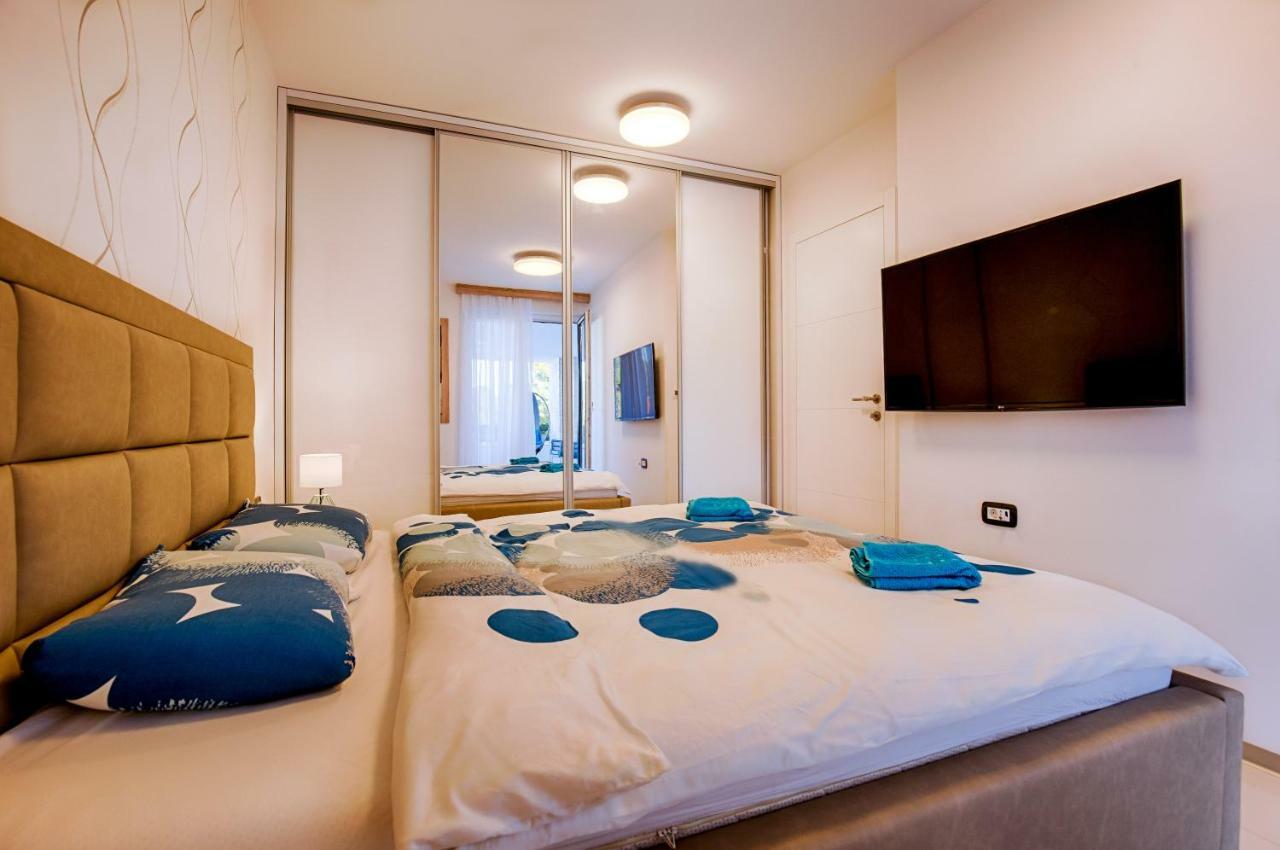 Deluxe Beach Apartments by Traveler Tourist Agency Krk Krk Town Exterior photo