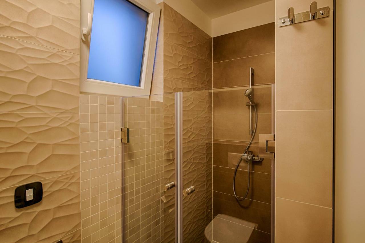 Deluxe Beach Apartments by Traveler Tourist Agency Krk Krk Town Exterior photo