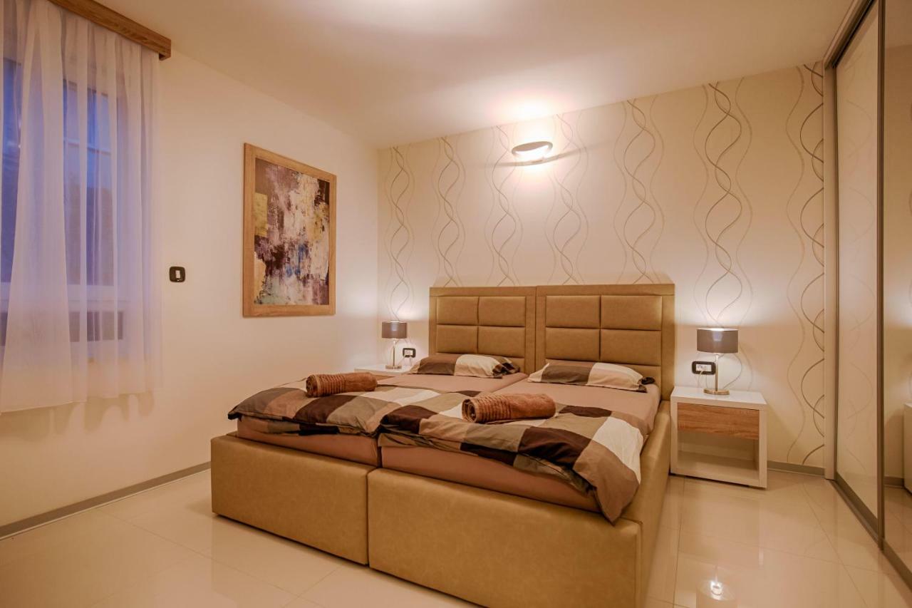Deluxe Beach Apartments by Traveler Tourist Agency Krk Krk Town Exterior photo