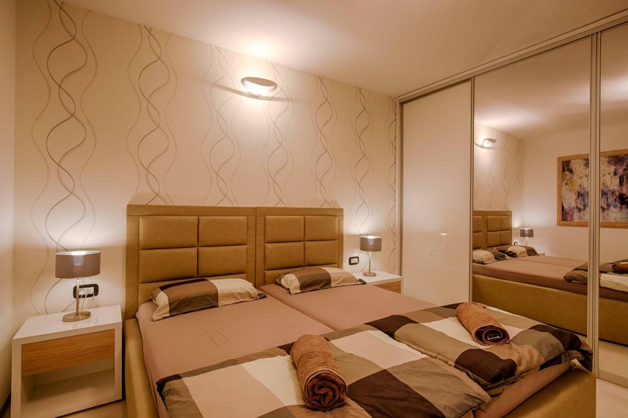 Deluxe Beach Apartments by Traveler Tourist Agency Krk Krk Town Exterior photo